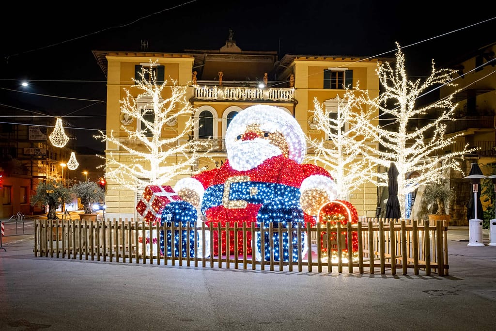 Babbo Natale luminoso pietrasanta Lucca
